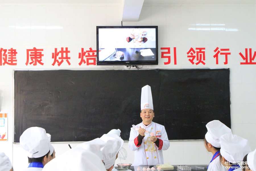 学西点蛋糕，让女孩hold住甜蜜人生